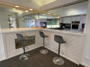 Three Bedroom Oasis to Brighton beach